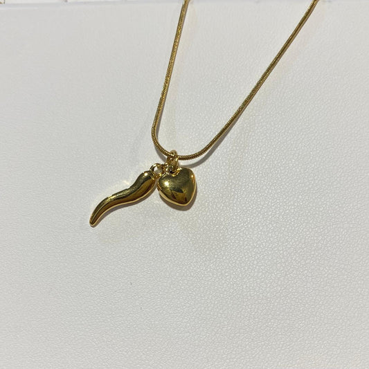 COLLAR SPICY + CORAZÓN MINI DORADO
